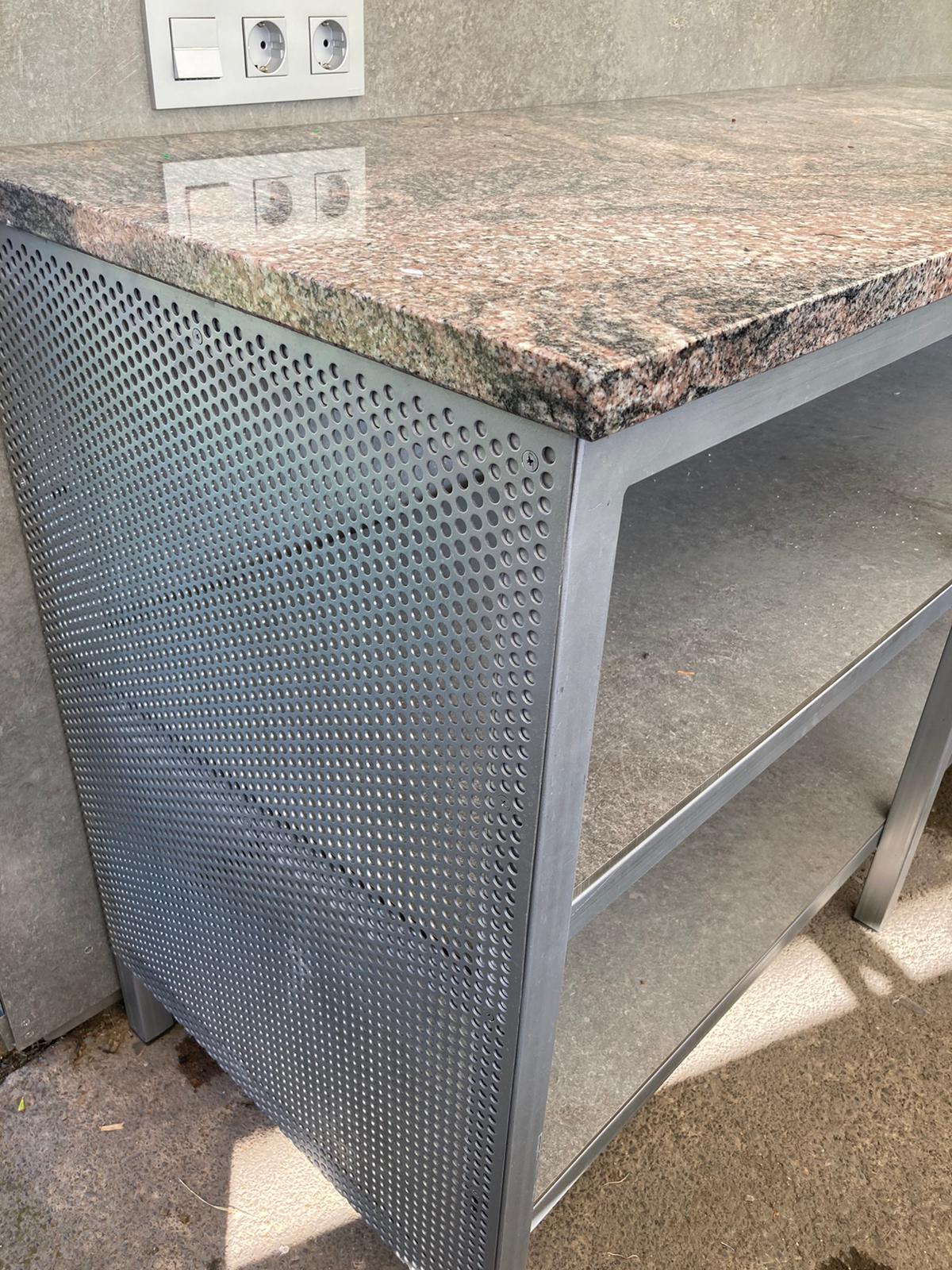 MOBILIARIO A MEDIDA PARA LOCALES COMERCIALES