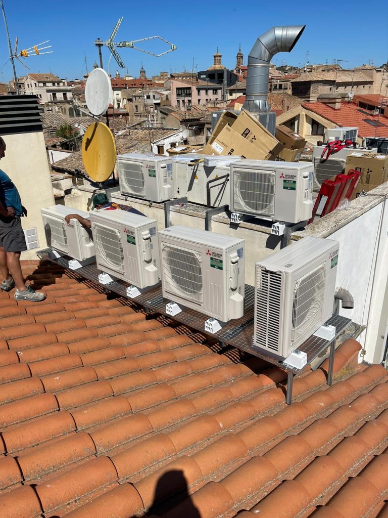 Estructuras para maquinas de aire acondicionado en Tudela (Apartamentos Casa Alberto)